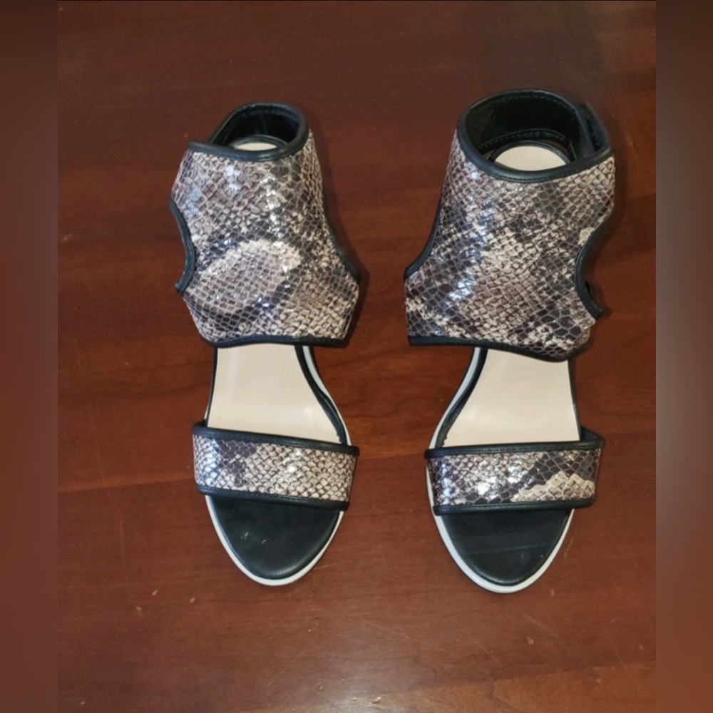 Beau + ashe tana ladies shoes are size 8.5.